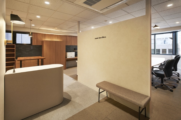 海外オフィスのような洗練された大人空間｜法律事務所のデザイン事例