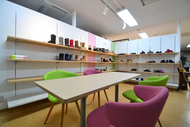 お洒落なカフェ風リフレッシュスペースが自慢のオフィスデザイン事例