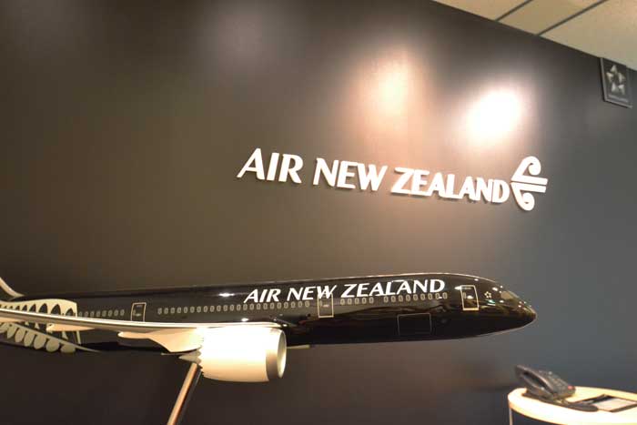 世界への扉が、ニュージーランド航空エントランスに