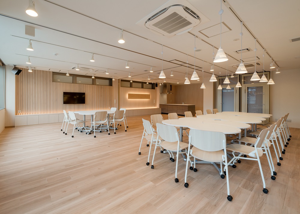 おしゃれと機能性を兼ね備えた日本風の自社ビルオフィスデザイン事例