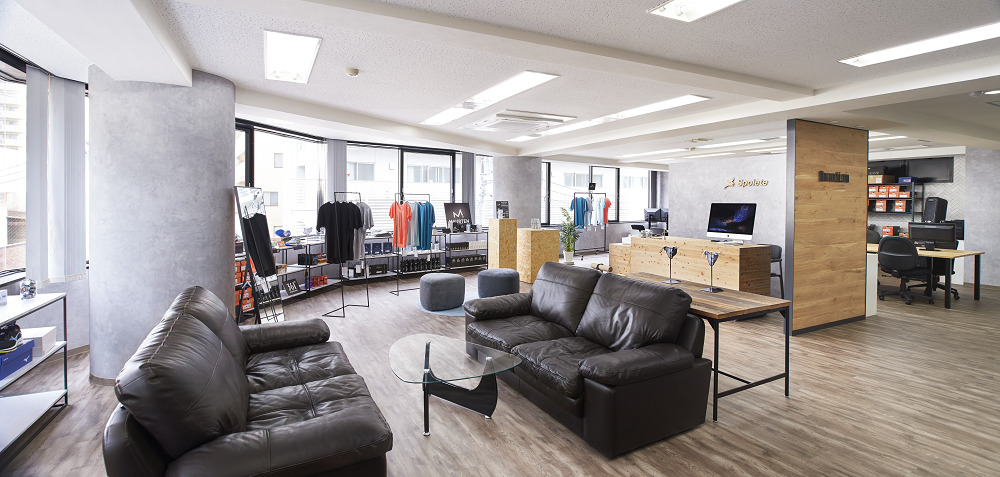 開放的でカッコイイ!展示販売空間を兼ねたオフィスリノベーション事例