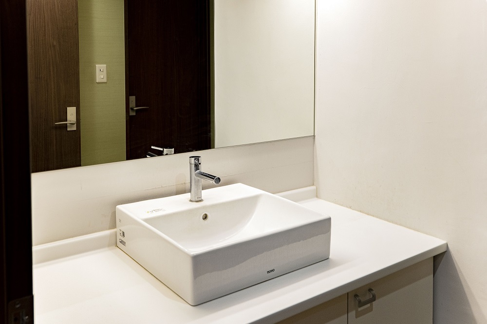 オフィストイレの賢いリフォーム方法とおしゃれなデザイン事例6選