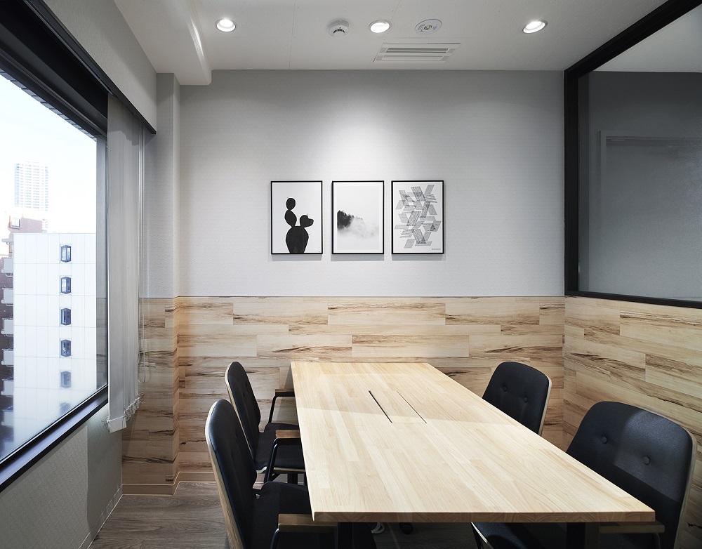 スターバックスの様なカフェ風法律事務所のオフィスデザイン事例