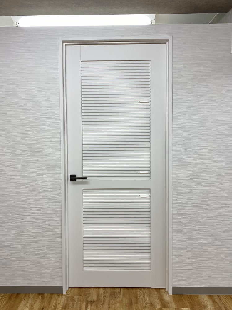 「リクシル」のラシッサのドアで換気もデザインの一部に