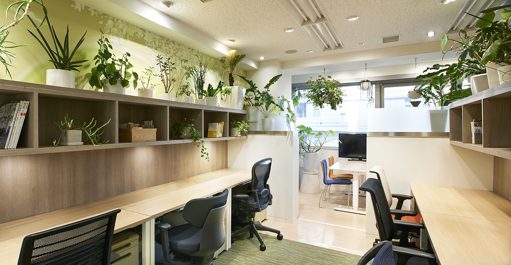 オフィスワークを快適にする、上質な「オカムラ」の家具