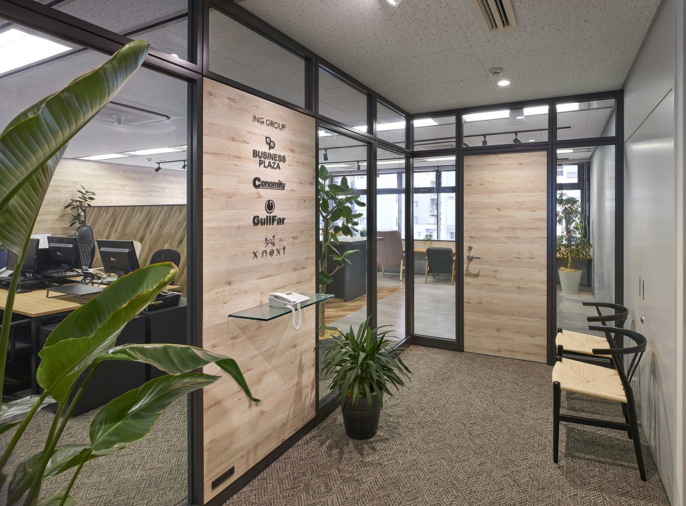 木目シートで、オフィスのデザイン性を向上。