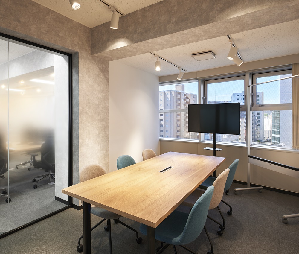 開放感・透明感を維持しつつプライバシーも確保している会議室