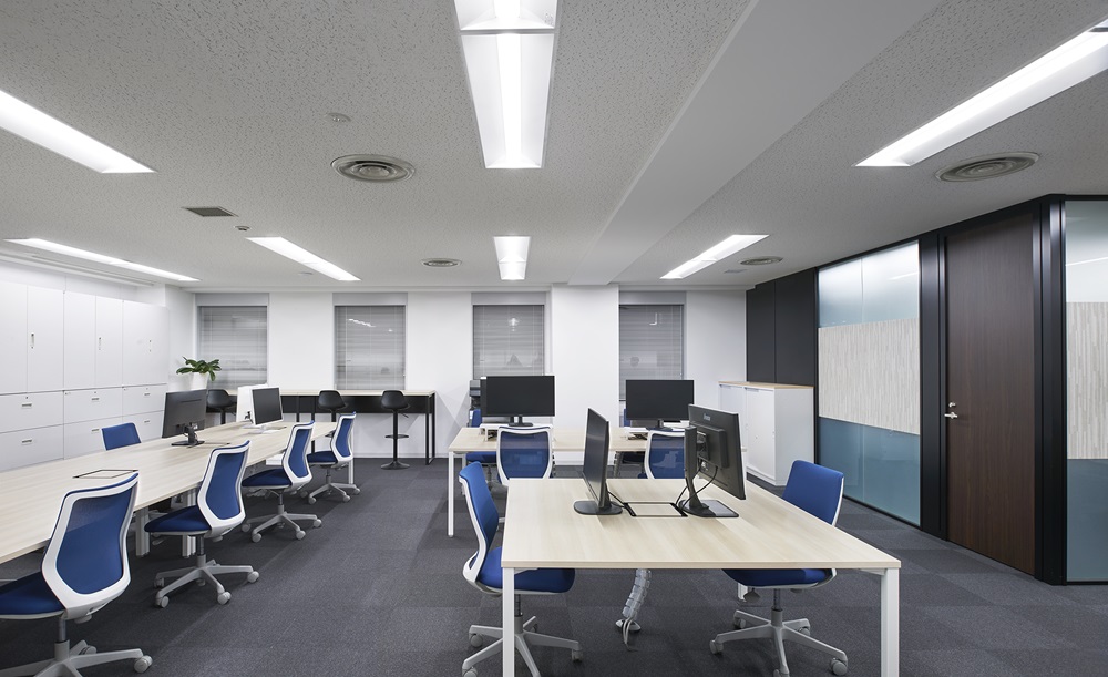 保護中: オカムラのオフィス家具を中心とした、シンプルで上質なオフィスデザイン事例