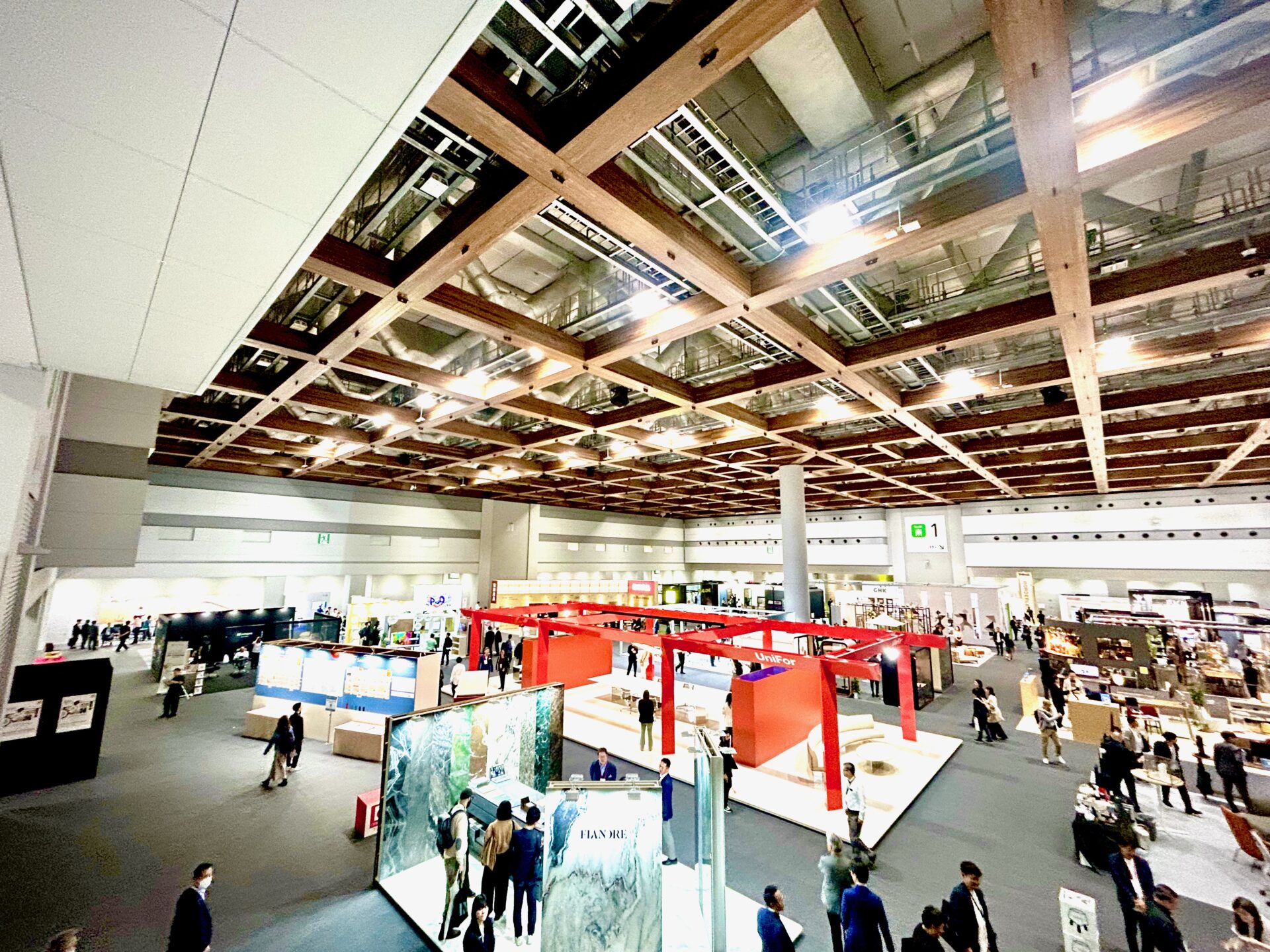 オフィスデザインの展示会「オルガテック東京2025」見学レポート