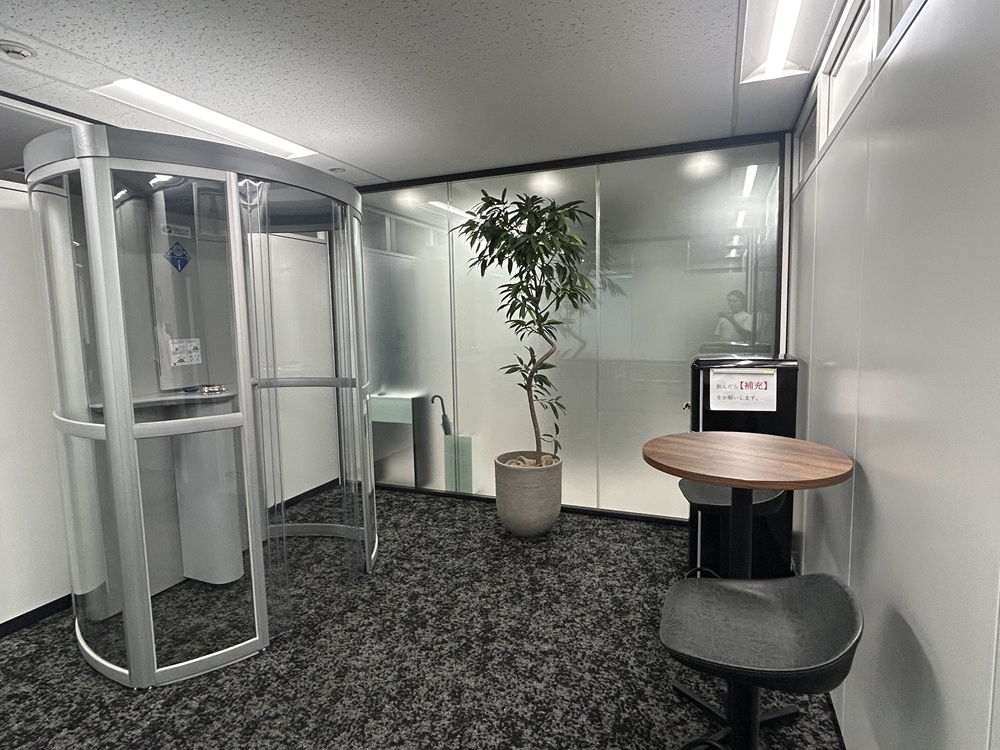 「スカンジナビア」の便利な喫煙ブース