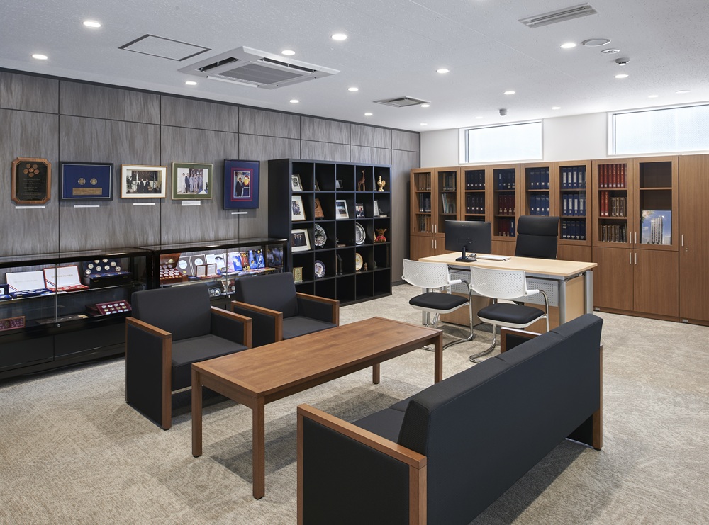 【2階フロア】会社の歴史や文化を表現した高級感のあるVIPルーム2689