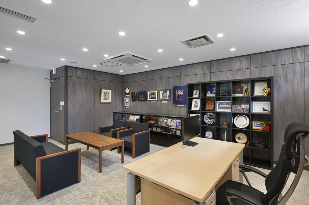 【2階フロア】会社の歴史や文化を表現した高級感のあるVIPルーム2688