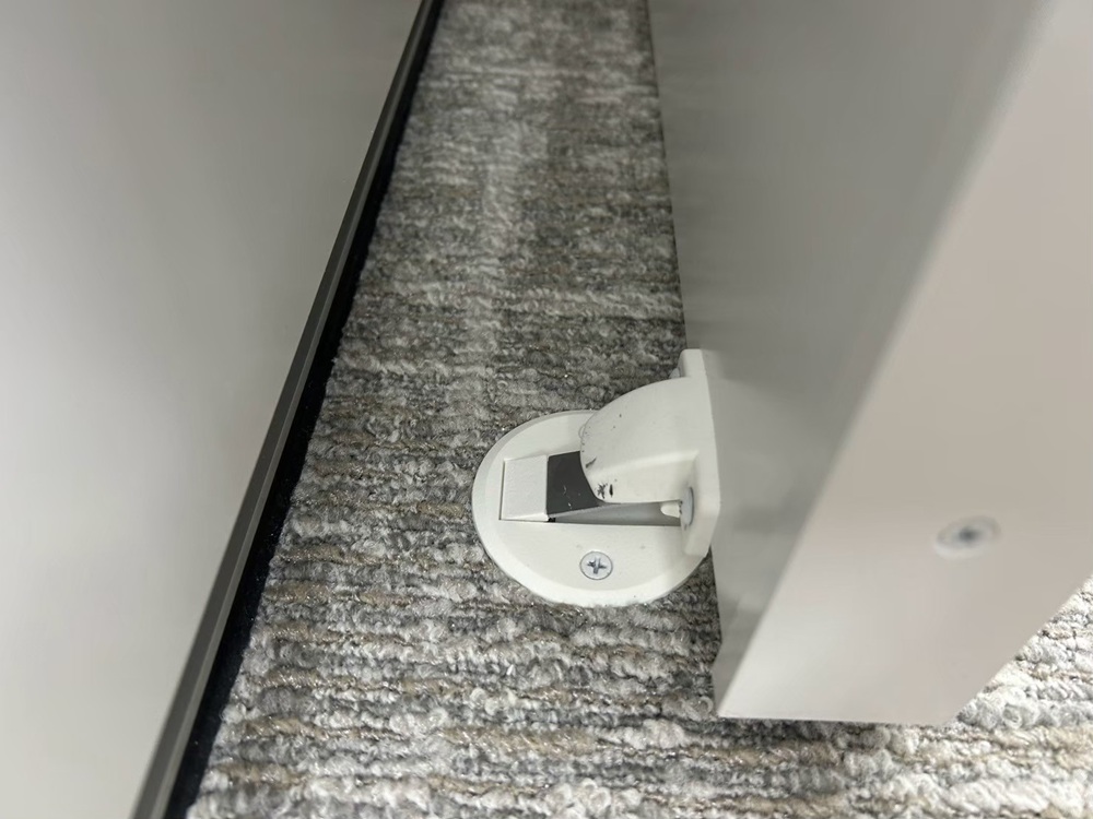 【2階フロア】明るく開放感のある通路2695