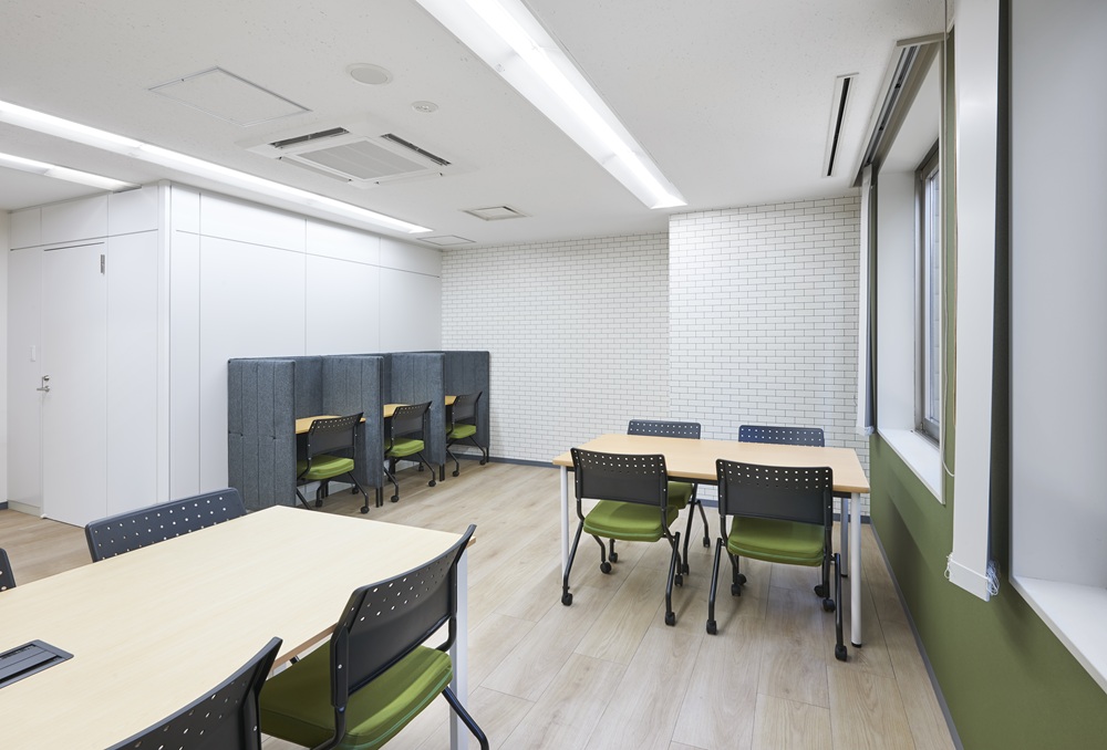 【2階フロア】広いリフレッシュスペースを新設したオフィス空間2683