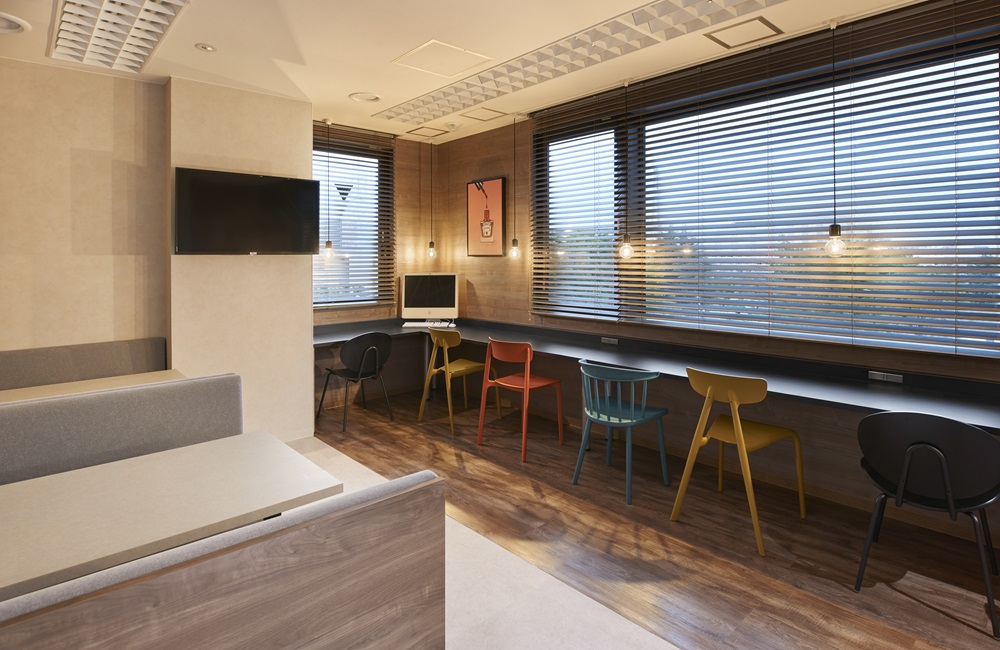 新時代の働き方に合わせたオフィス改装事例②：社員が喜ぶリフレッシュスペースへと改装