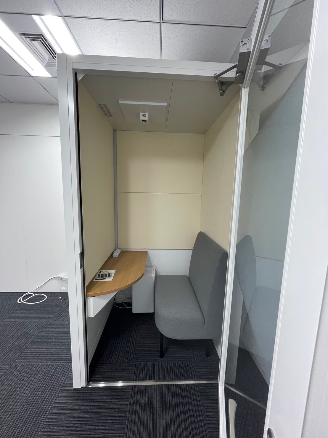 空調つきの快適な集中ブース