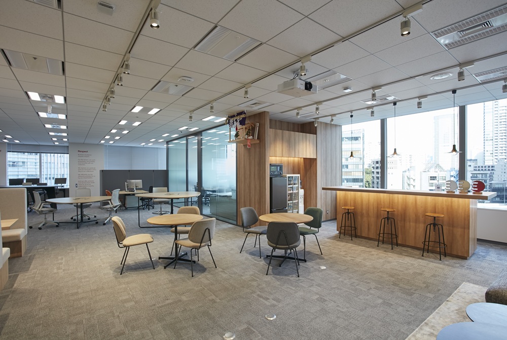 社内コミュニケーションが活性する、カフェ＆バーエリア2729