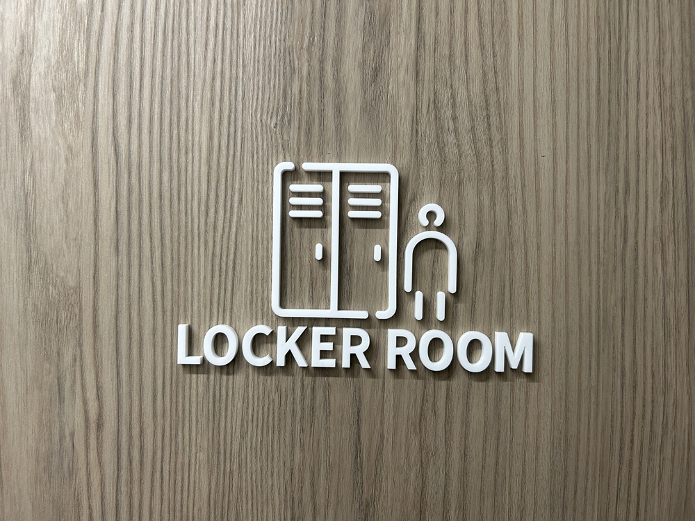 シャワーを撤去して設置したロッカールーム