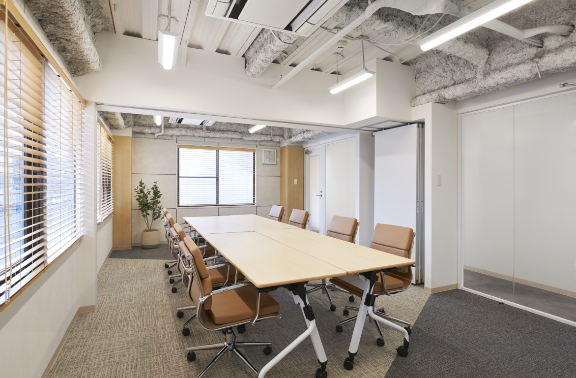 【2階】明るく抜け感のある会議室
