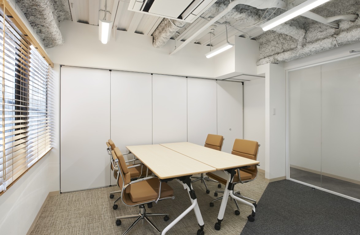 【2階】明るく抜け感のある会議室