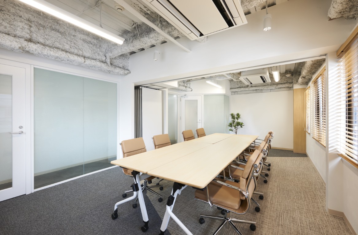 【2階】明るく抜け感のある会議室