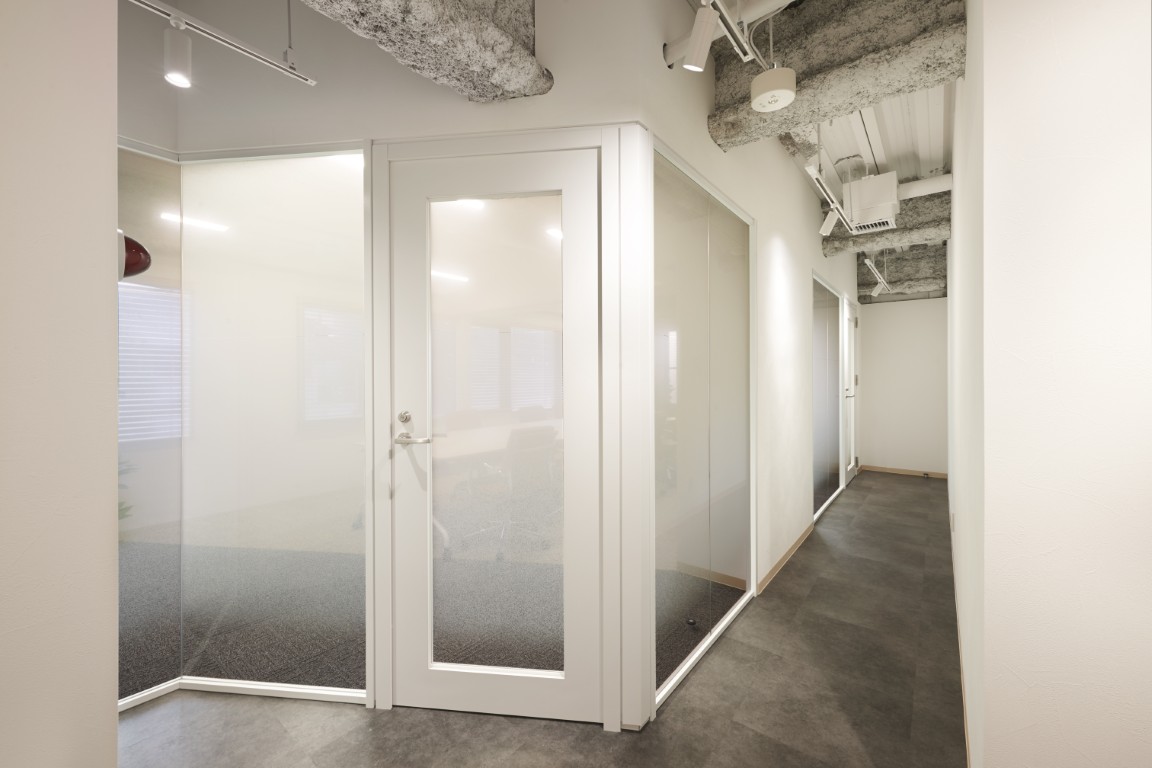 【2階】明るく抜け感のある会議室