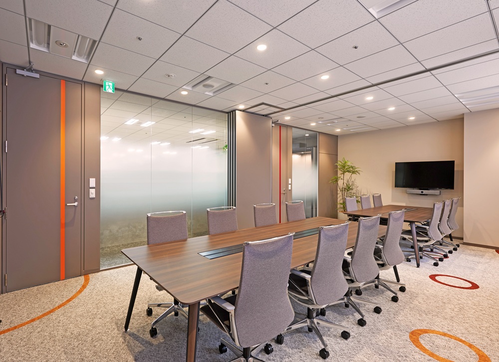 15名以上収容可能な大会議室空間
