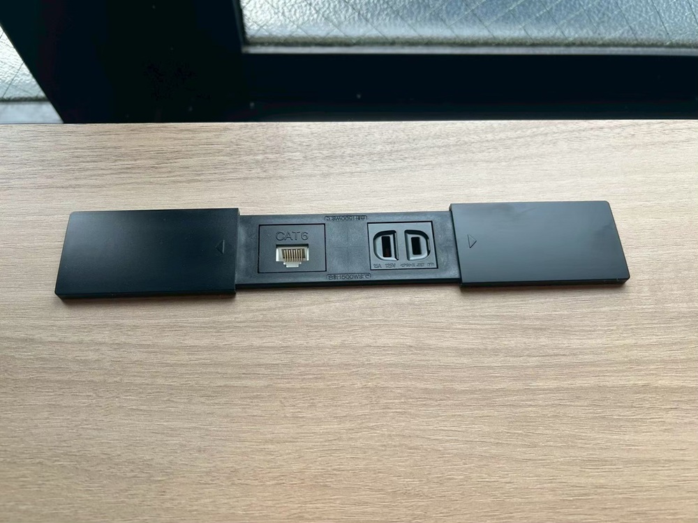 電源にはコンセントとUSBを完備