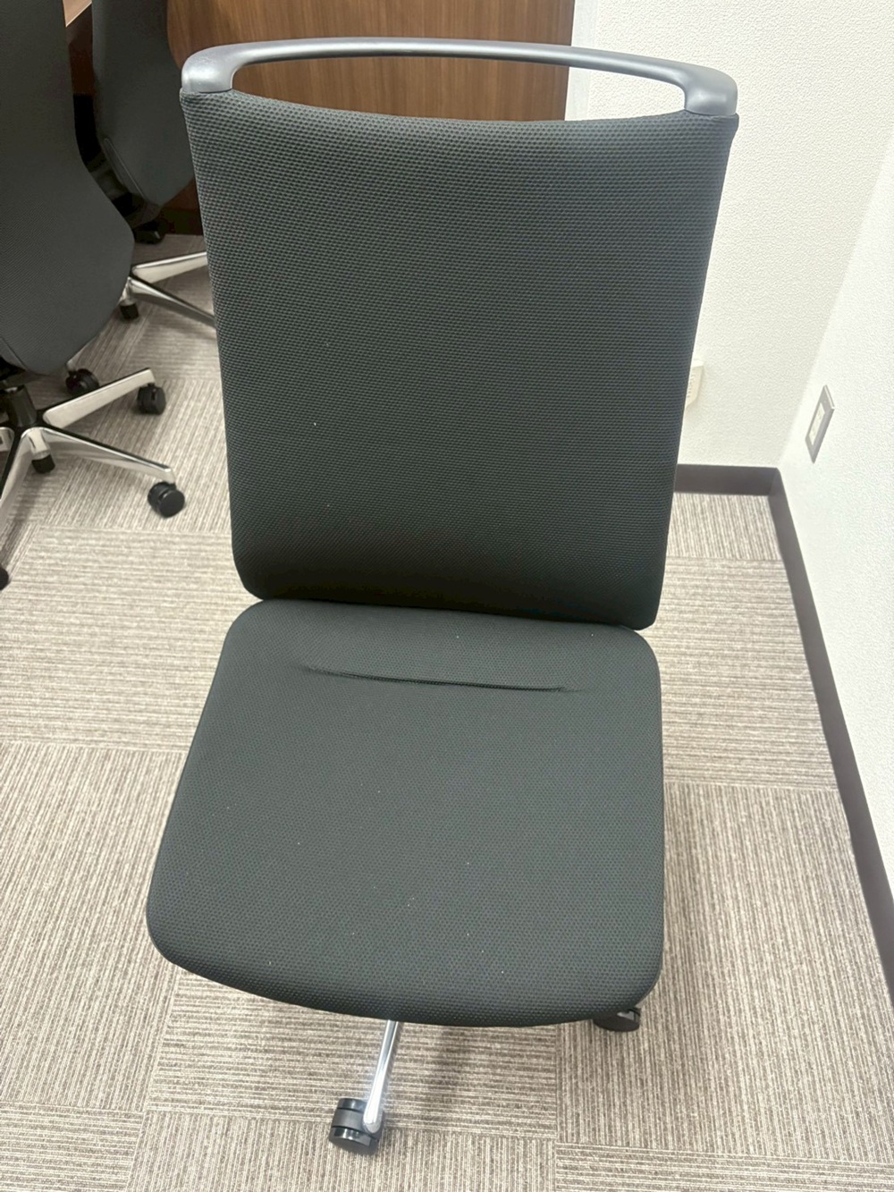 オカムラの上質なチェア「モード」