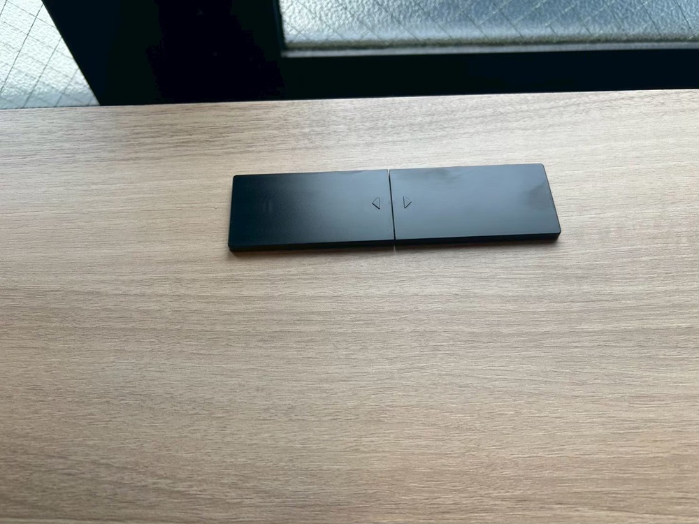 デスクカウンターには電源カバーも設置